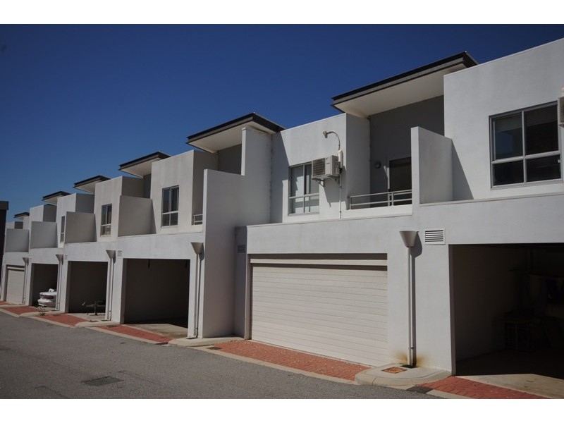 2/11 Pearson Drive, Success WA 6164