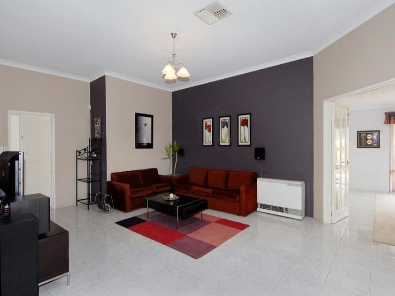 1 Illawarra Crescent, Canning Vale WA 6155