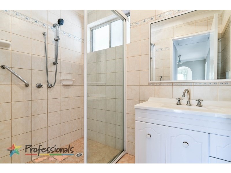 8 Ravenslea Drive, Parkwood WA 6147