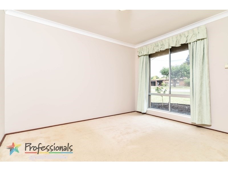 8 Ravenslea Drive, Parkwood WA 6147