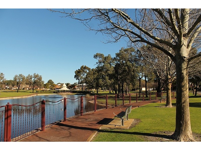 31 Pilkington Street, Canning Vale WA 6155