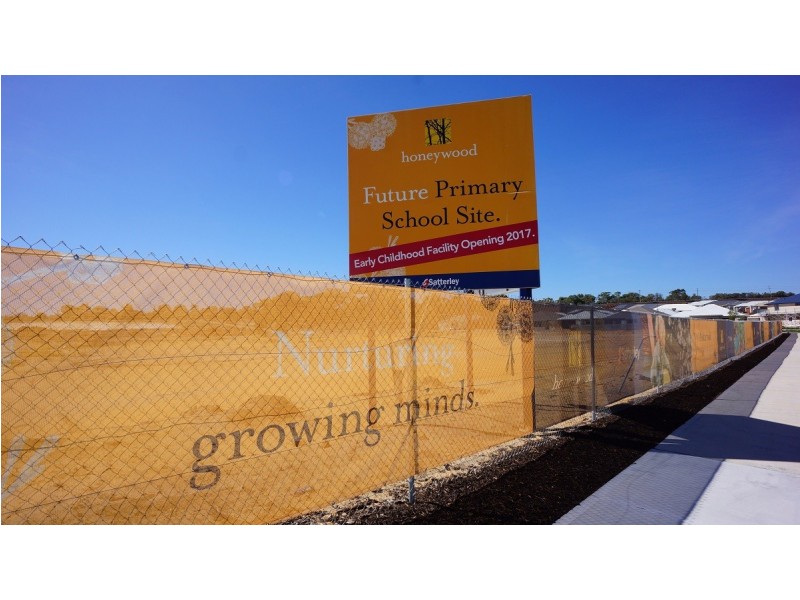 8 Needlewood Loop, Wandi WA 6167