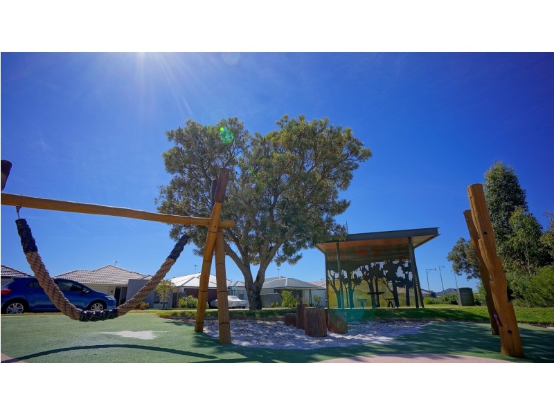 8 Needlewood Loop, Wandi WA 6167