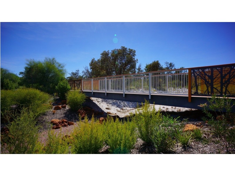 8 Needlewood Loop, Wandi WA 6167