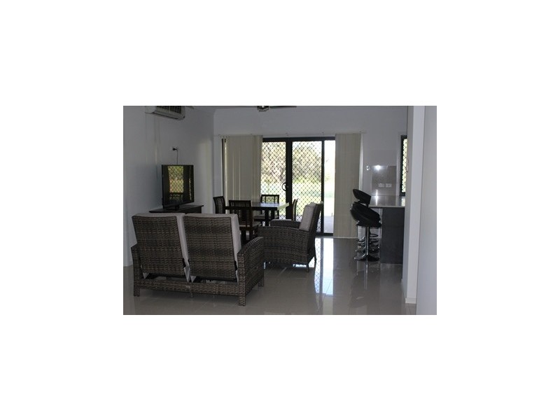 1/77 Church Lane, Emerald QLD 4720