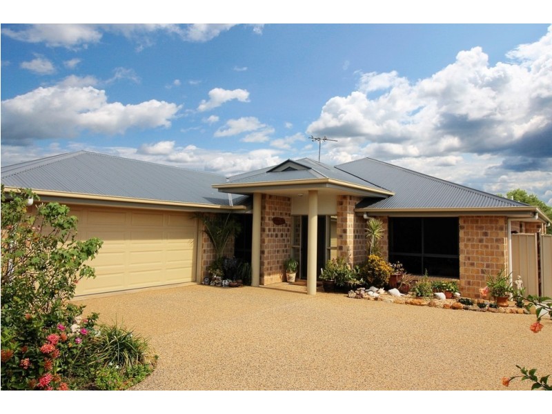 32 Berthun St, Emerald QLD 4720