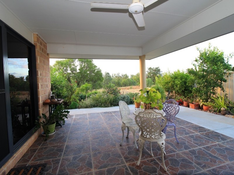 32 Berthun St, Emerald QLD 4720