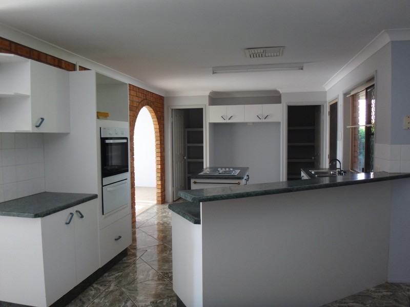 27 Jeppesen Drive, Emerald QLD 4720
