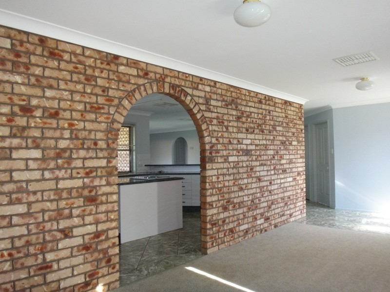 27 Jeppesen Drive, Emerald QLD 4720