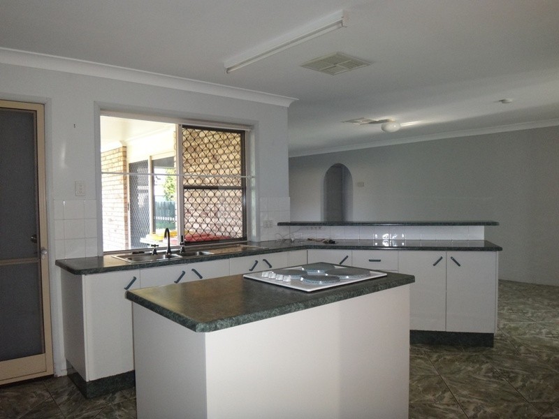 27 Jeppesen Drive, Emerald QLD 4720