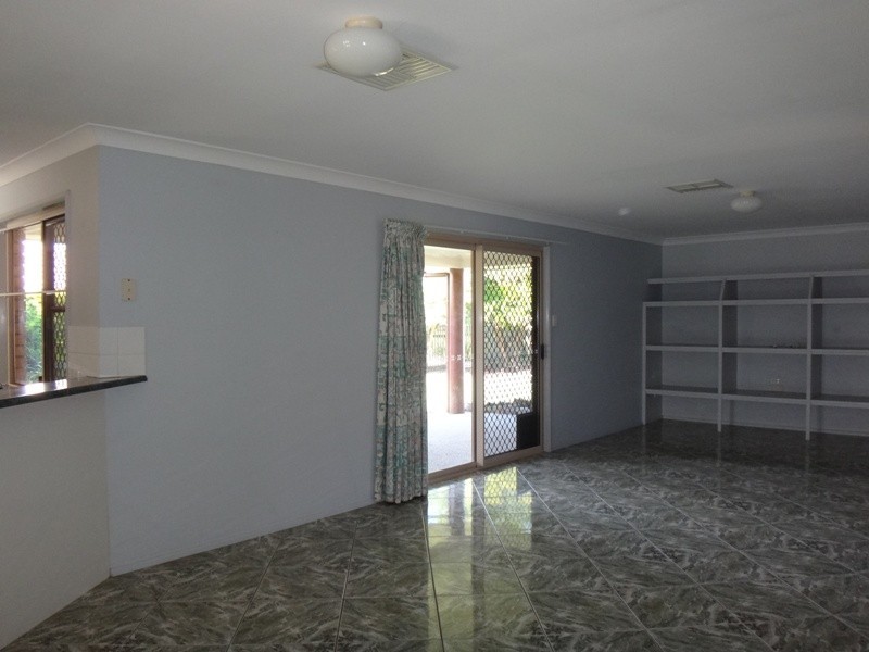 27 Jeppesen Drive, Emerald QLD 4720