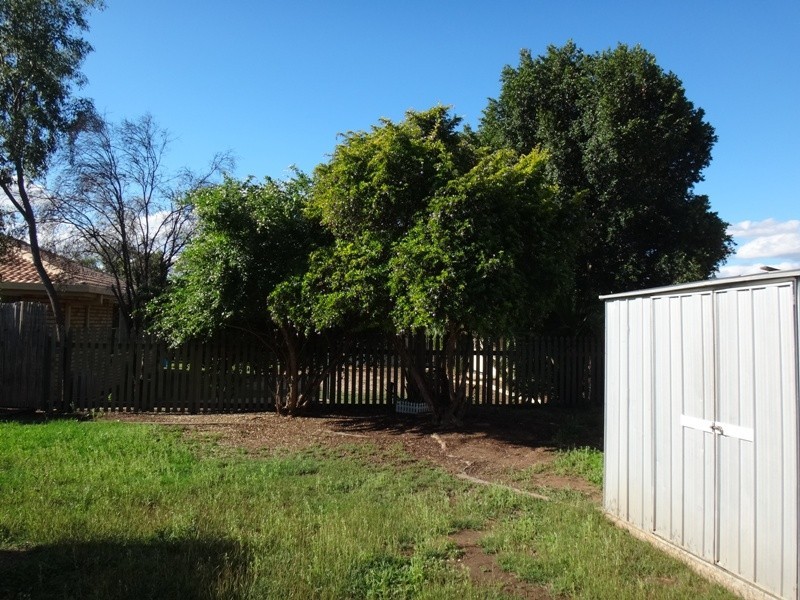 27 Jeppesen Drive, Emerald QLD 4720