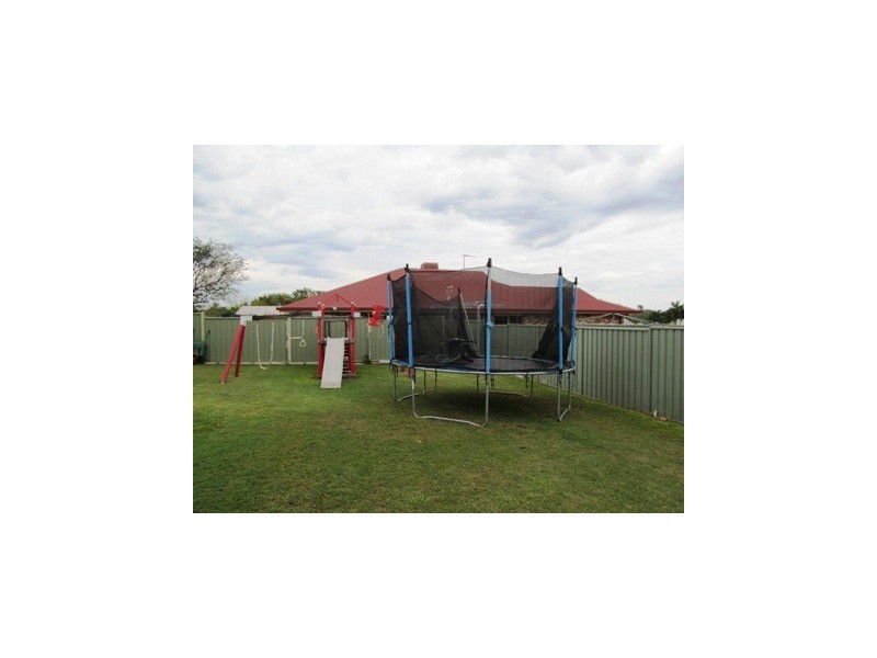 28 Jeppesen Drive, Emerald QLD 4720