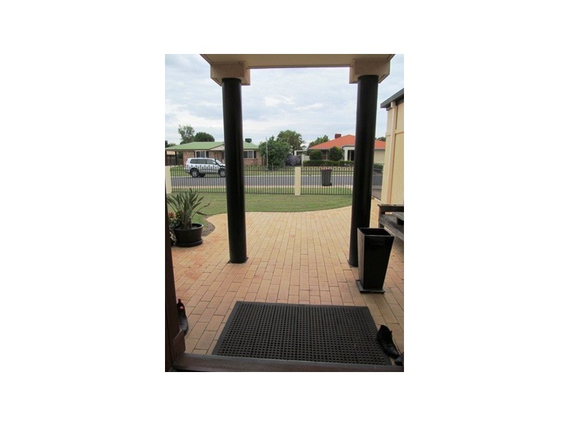 28 Jeppesen Drive, Emerald QLD 4720