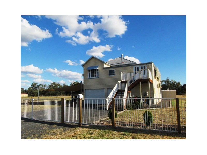 10 Windmill Place, Emerald QLD 4720