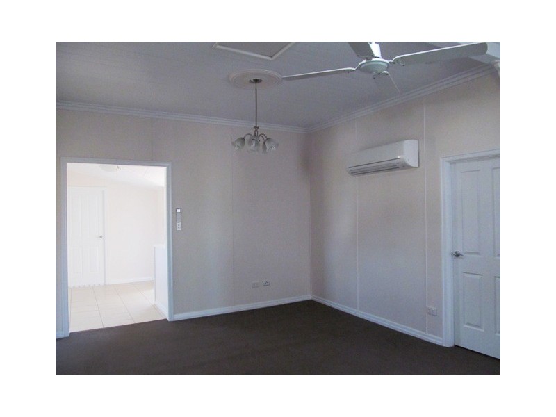 10 Windmill Place, Emerald QLD 4720