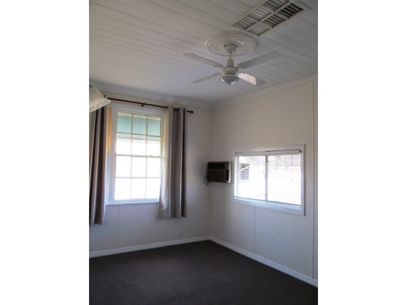 10 Windmill Place, Emerald QLD 4720