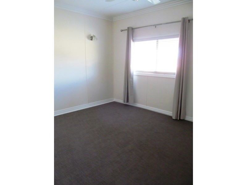 10 Windmill Place, Emerald QLD 4720