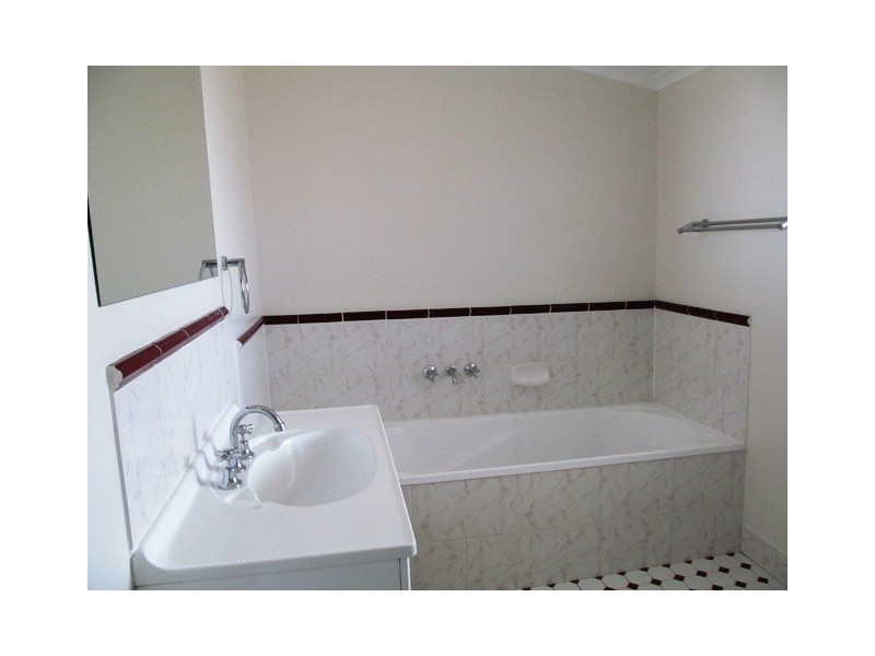 10 Windmill Place, Emerald QLD 4720