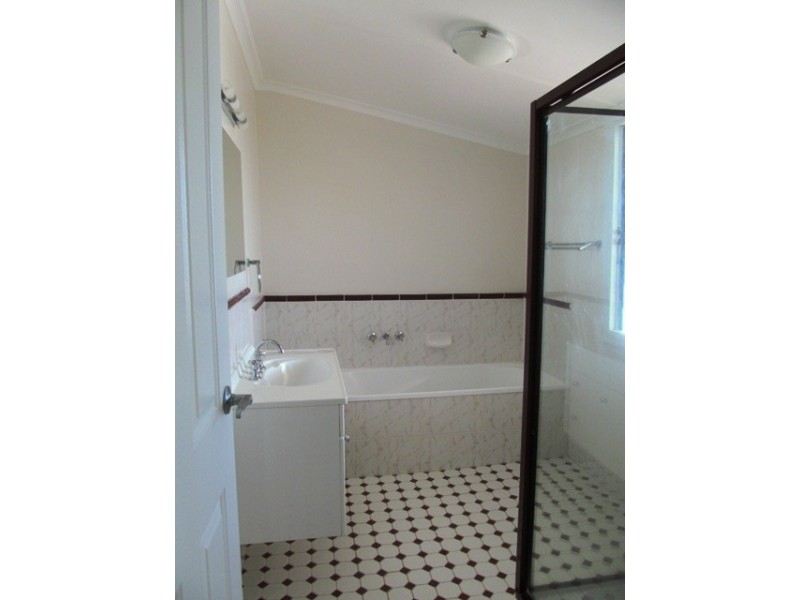 10 Windmill Place, Emerald QLD 4720