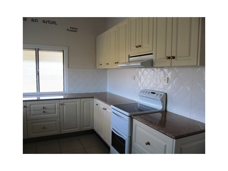 10 Windmill Place, Emerald QLD 4720