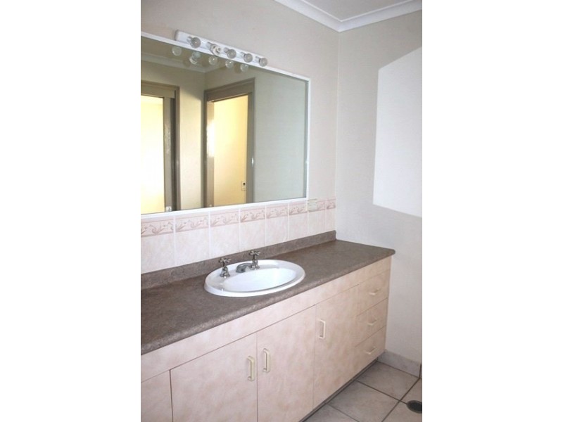 3 Buchholz Place, Emerald QLD 4720