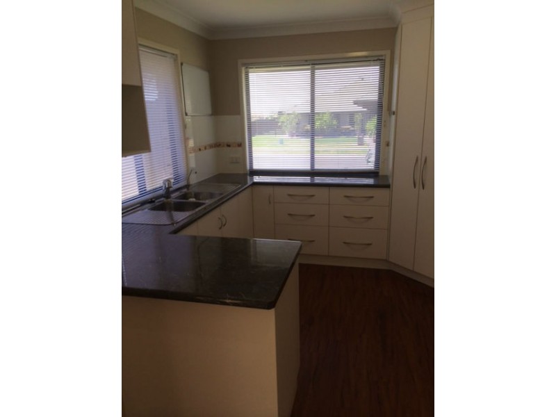 33 Newman Drive, Emerald QLD 4720