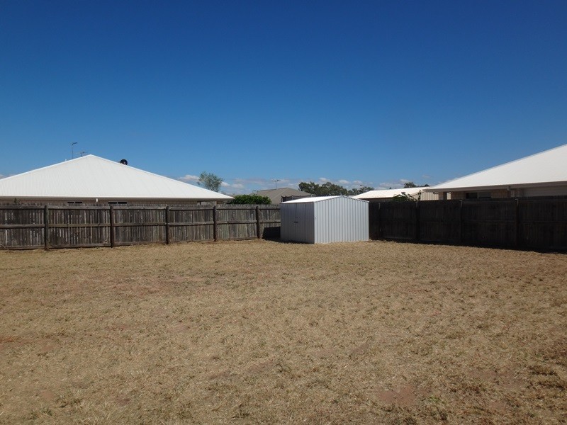 27 Scenic Drive, Emerald QLD 4720