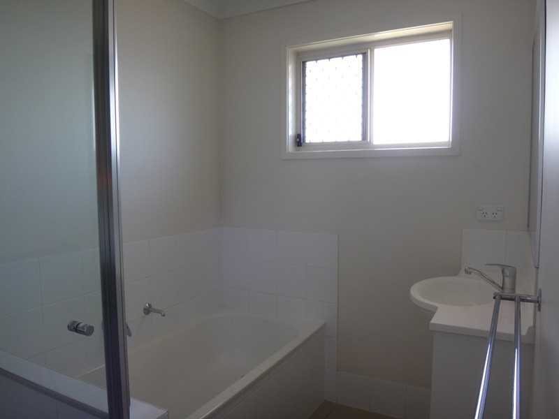 27 Scenic Drive, Emerald QLD 4720