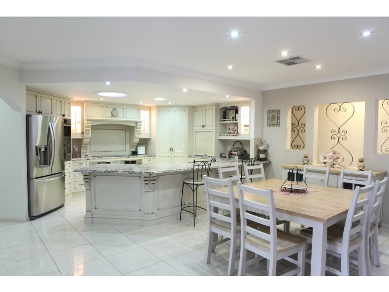 4 Malibu Place, Emerald QLD 4720