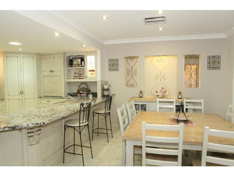 4 Malibu Place, Emerald QLD 4720