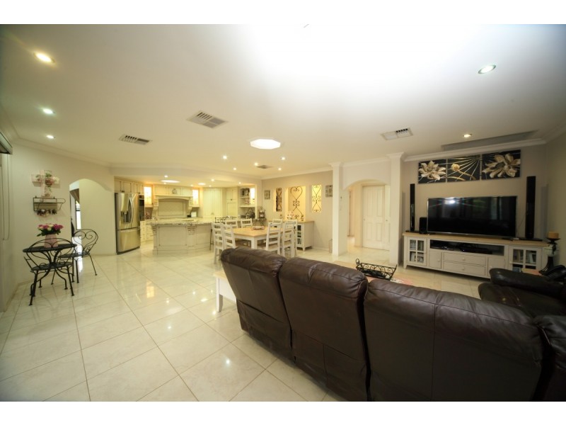 4 Malibu Place, Emerald QLD 4720