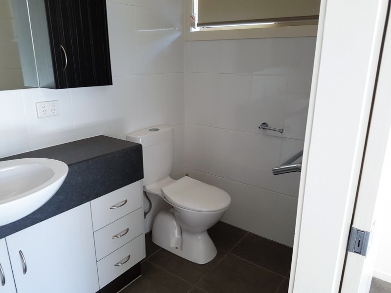 4B Yvette Court, Emerald QLD 4720