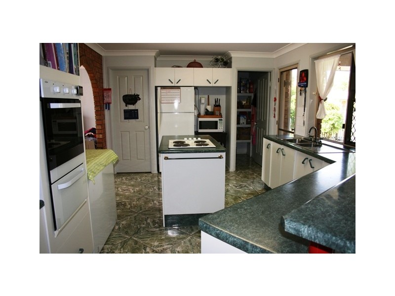 27 Jeppesen Drive, Emerald QLD 4720