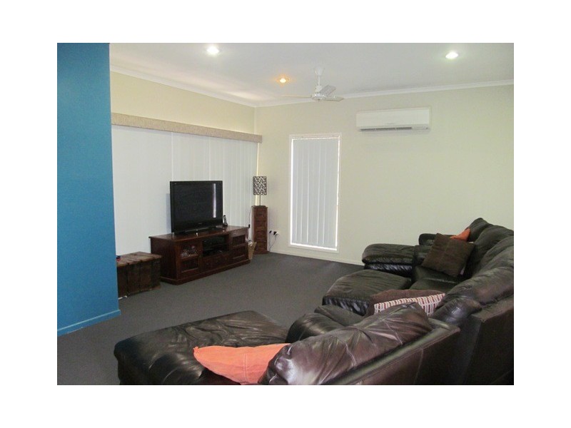 11 Barry Street, Emerald QLD 4720