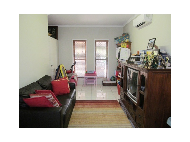 11 Barry Street, Emerald QLD 4720