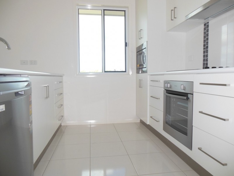 1/44 Lakeside Drive, Emerald QLD 4720