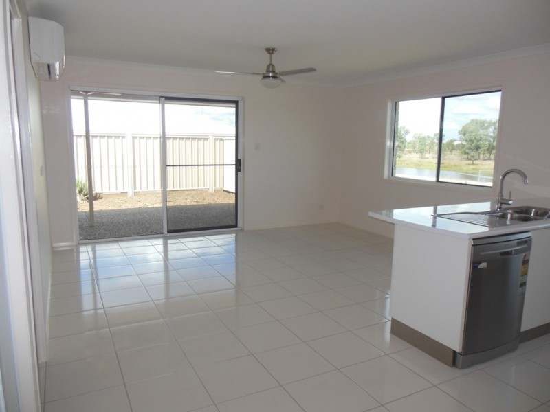 1/44 Lakeside Drive, Emerald QLD 4720