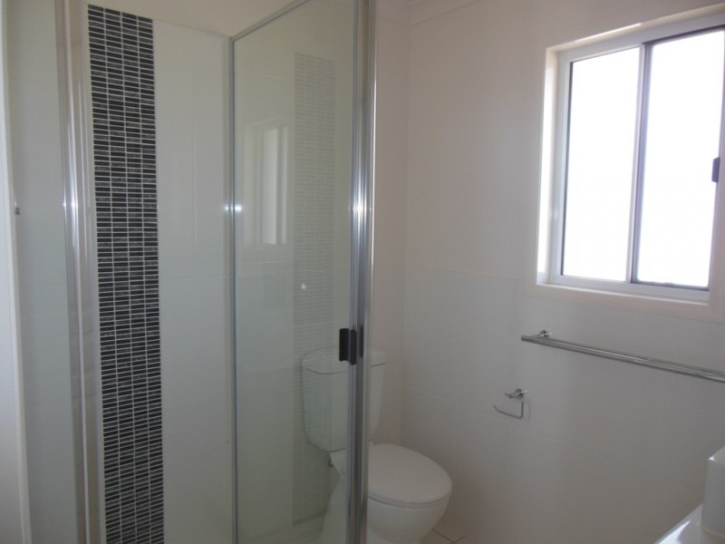 1/44 Lakeside Drive, Emerald QLD 4720