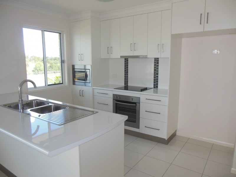 1/44 Lakeside Drive, Emerald QLD 4720