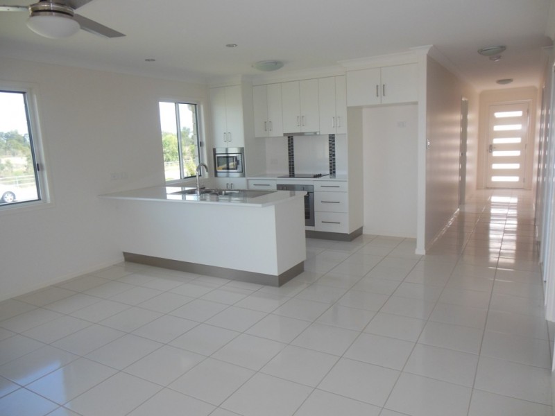 1/44 Lakeside Drive, Emerald QLD 4720