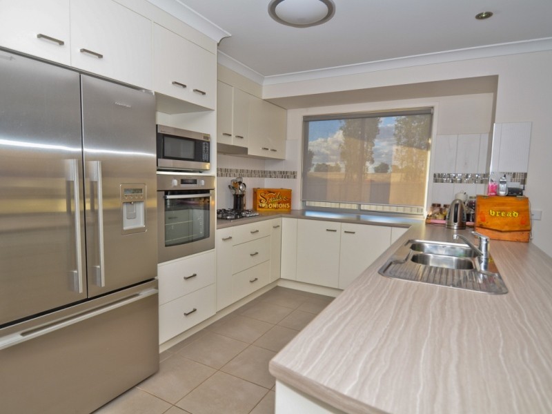 66 Lakeside Drive, Emerald QLD 4720