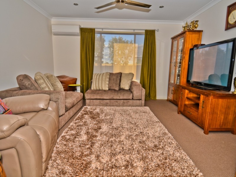 66 Lakeside Drive, Emerald QLD 4720