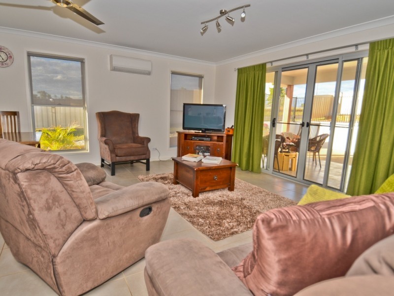 66 Lakeside Drive, Emerald QLD 4720