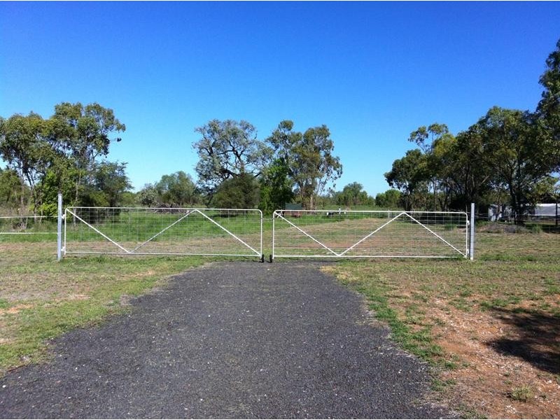 42 Hibernia Road, Capella QLD 4723