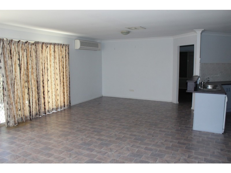 12 Jeppesen Drive, Emerald QLD 4720