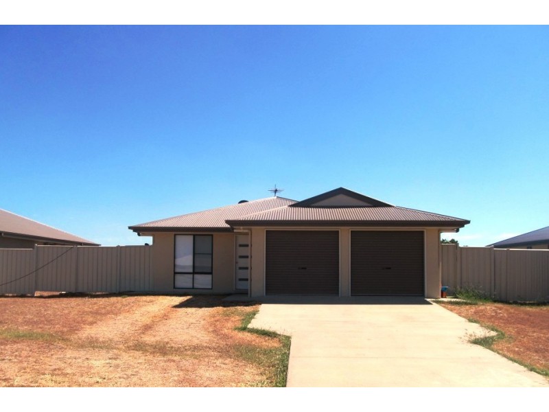 8 Baird Street, Emerald QLD 4720