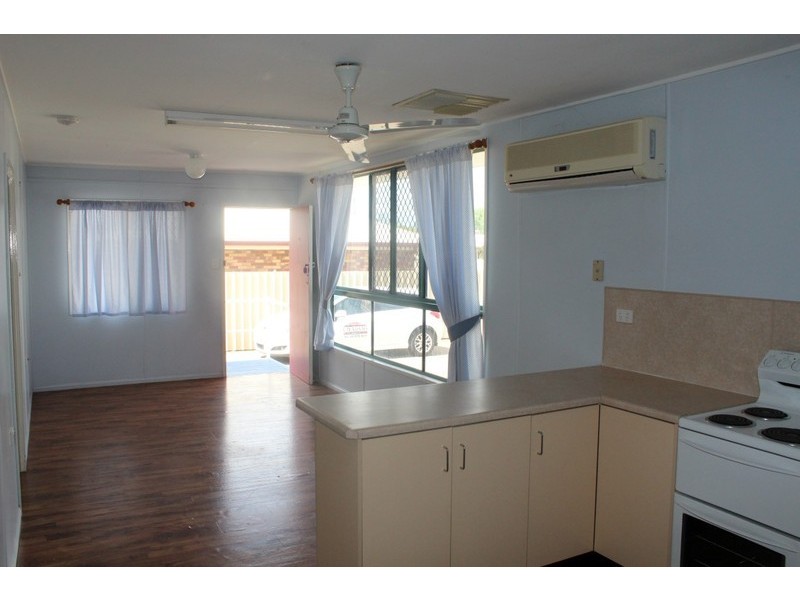 2/9 Vicki Close, Emerald QLD 4720