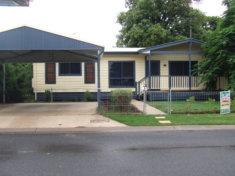 8 Poinciana Drive, Emerald QLD 4720