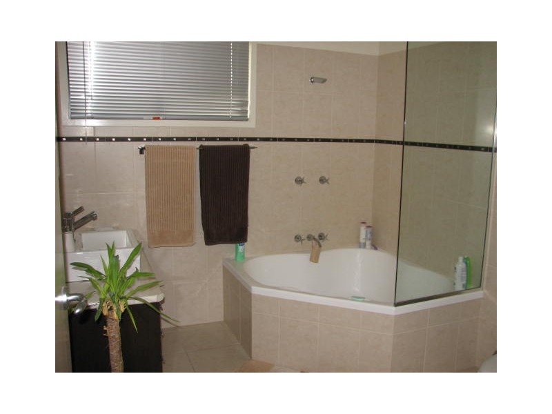 4/66-68 Moody Street ‘Raceviews’, Emerald QLD 4720